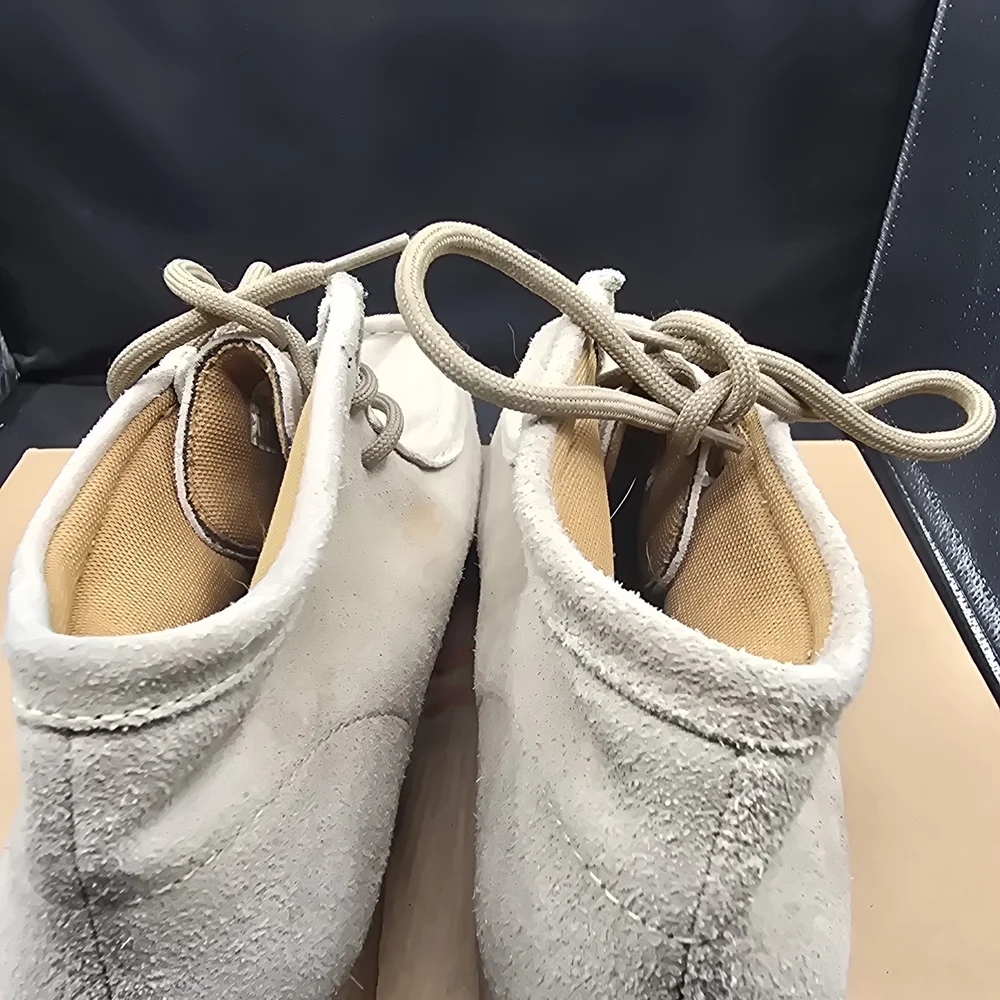 Chukka Boots in Soft Beige Suede‎